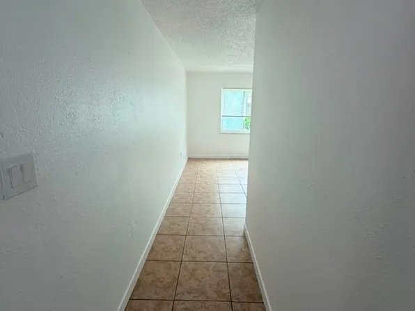 2148 Dora St APT 9, Fort Myers, FL 33901