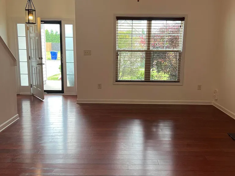 608 Cheltenham Dr — Photo 18