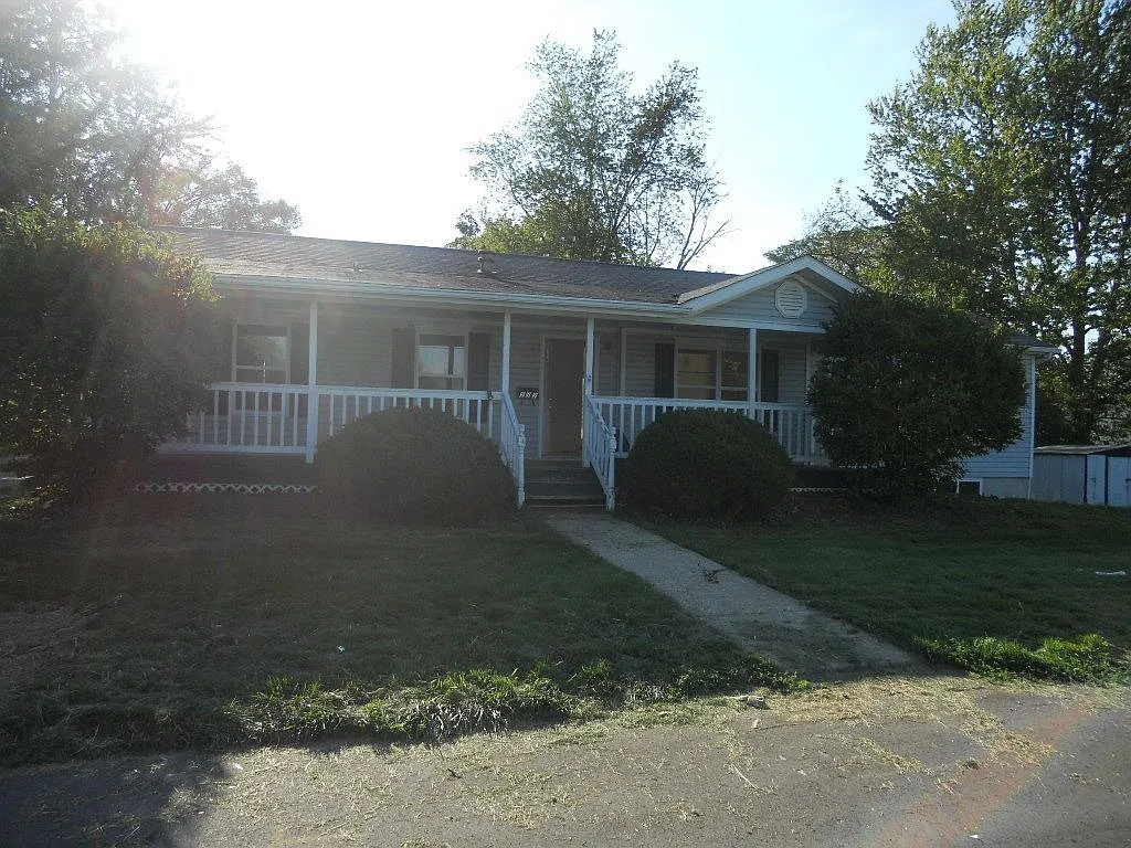 232 East St photo 1