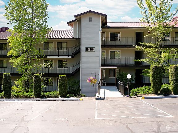 4th image of 904 East Bay Drive NE #B304