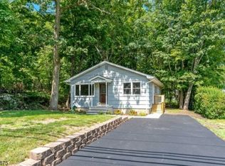 22 Schofield Rd, West Milford, NJ 07480
