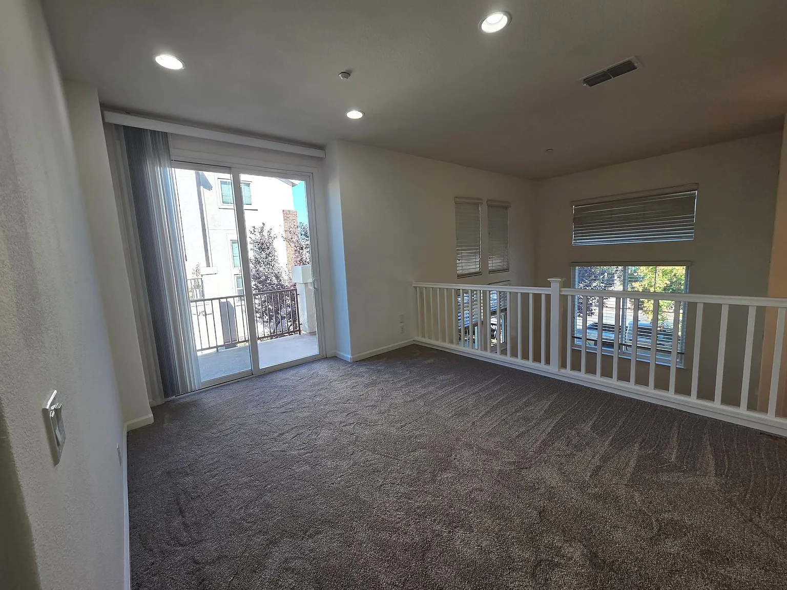 3 bed, 2.5 bath, 1744 sqft, $3,995 — Photo 4