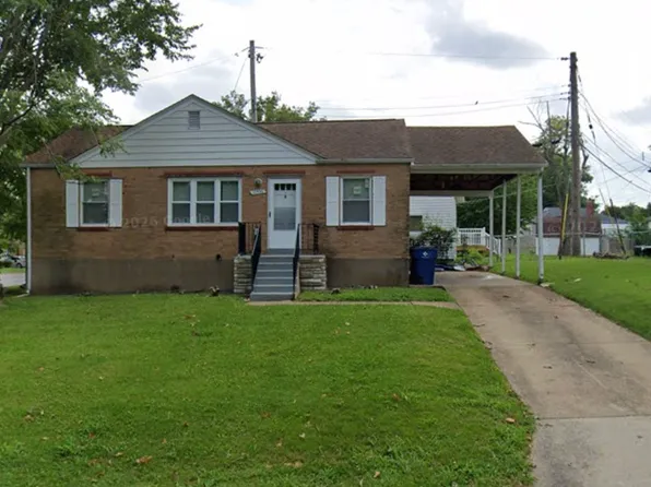 10500 Saint Michael Ln, Saint Ann, MO 63074