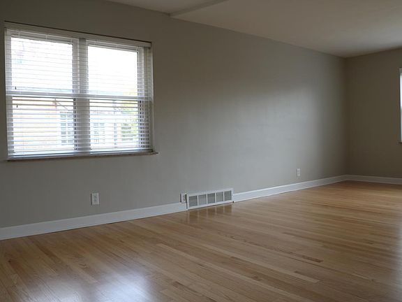 2nd image of 1109 Moorlands Dr #2