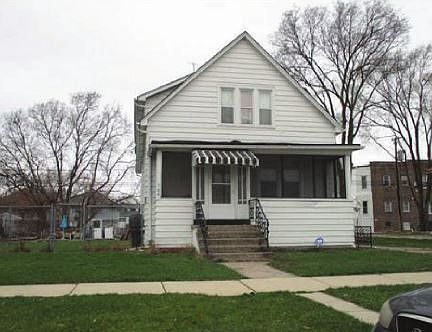3rd image of 588 Forsythe Ave