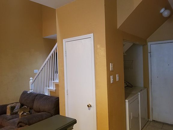 4th image of 1520 Park Lane Dr