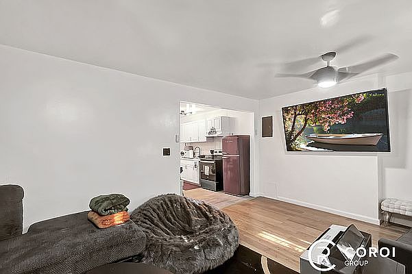 1st image of 15 Irving Pl #2
