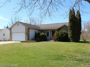 12128 Clover Knoll Rd, Fenton, MI 48430