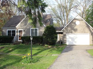 211 Elm St, Prospect Heights, IL 60070