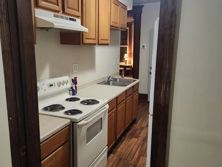 644 Putnam Ave #1 — Photo 4