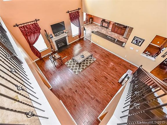 3rd image of 4224 Lois Ln