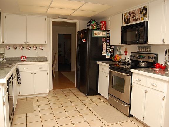 Roomy Kitchen!