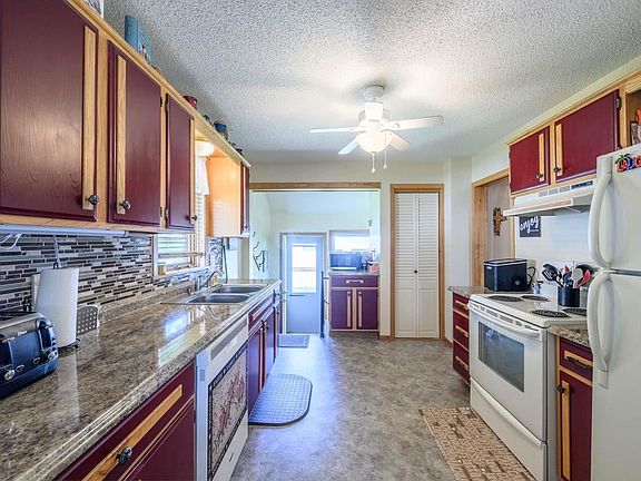 4th image of 204 W 1st Ave