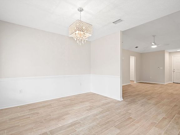 4th image of 8218 Edgewood Dr