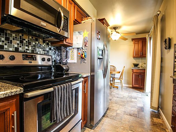 4th image of 1022 Carlson Dr