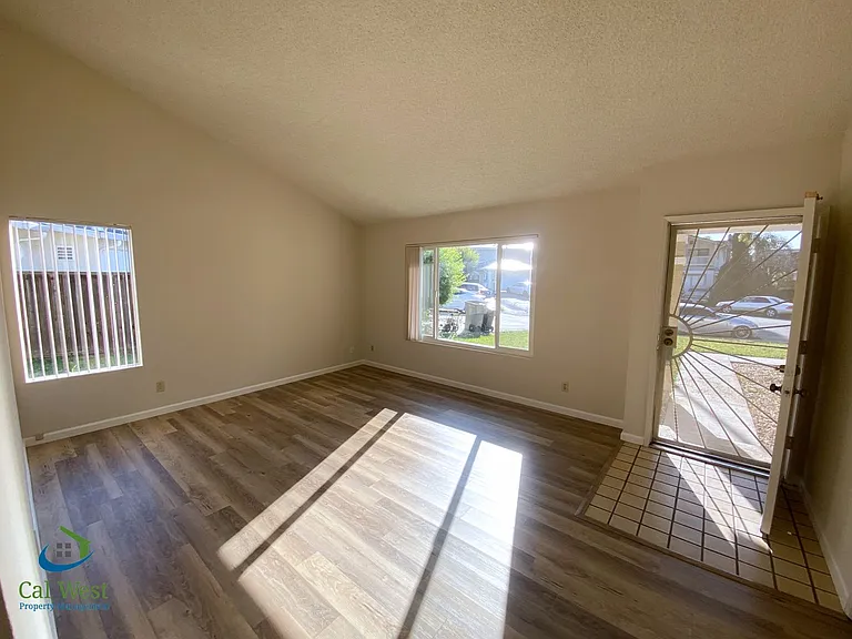 421 Gwinn Ct — Photo 9