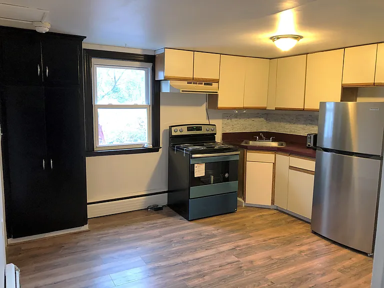 300 Sylvan Ave #A — Photo 4