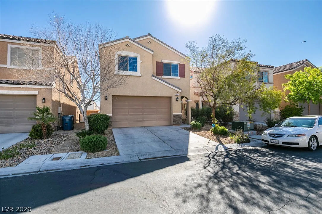 4 bed, 2.5 bath, 1955 sqft, $2,050 — Photo 2