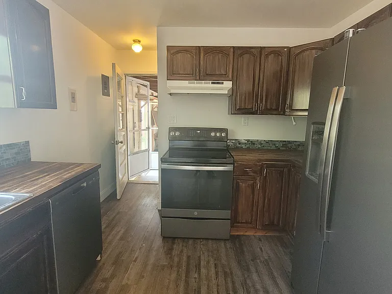 624 W 6th St — Photo 8
