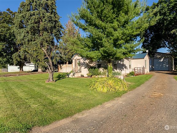 5th image of 717 Tonasket AVE South