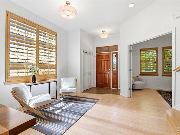 4th image of 877 S Terrace Cir