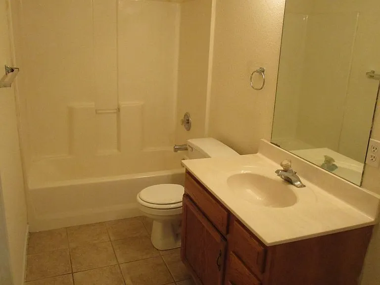 4402 - 4404 Jeana Court — Photo 22