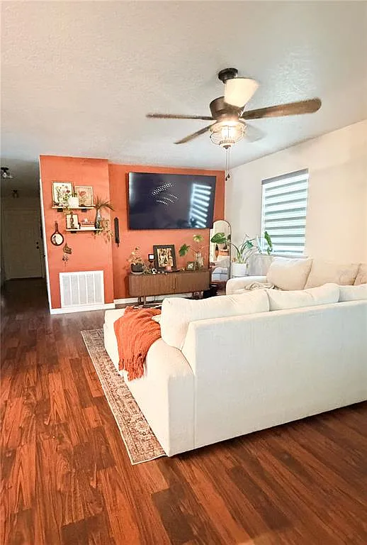2 bed, 1.0 bath, 1505 sqft, $1,900 — Photo 1