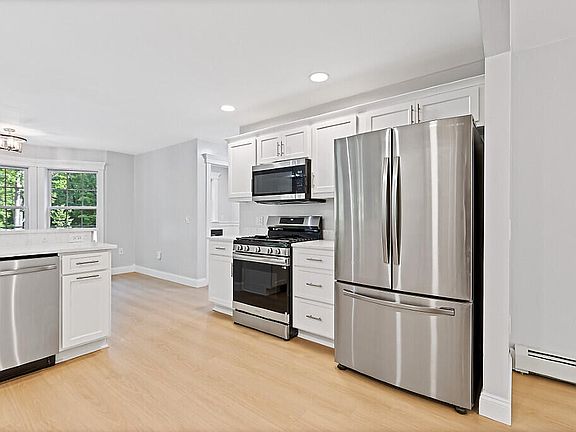 4th image of 25 Lake Grove Lane
