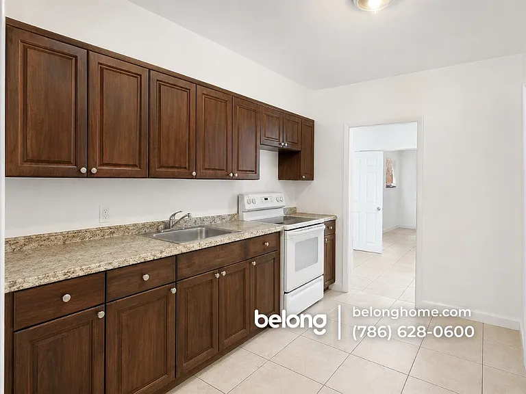 280 Seaman Ave — Photo 2