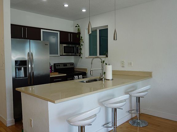 3rd image of 7171 Bay Dr APT 7