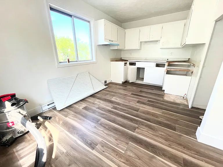 331 Victoria St — Photo 2