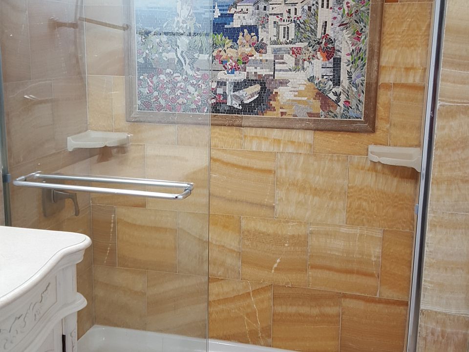 Comon area bath 