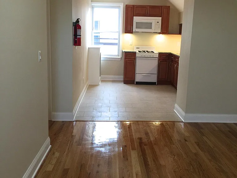 905 Grand Ave #4 — Photo 5