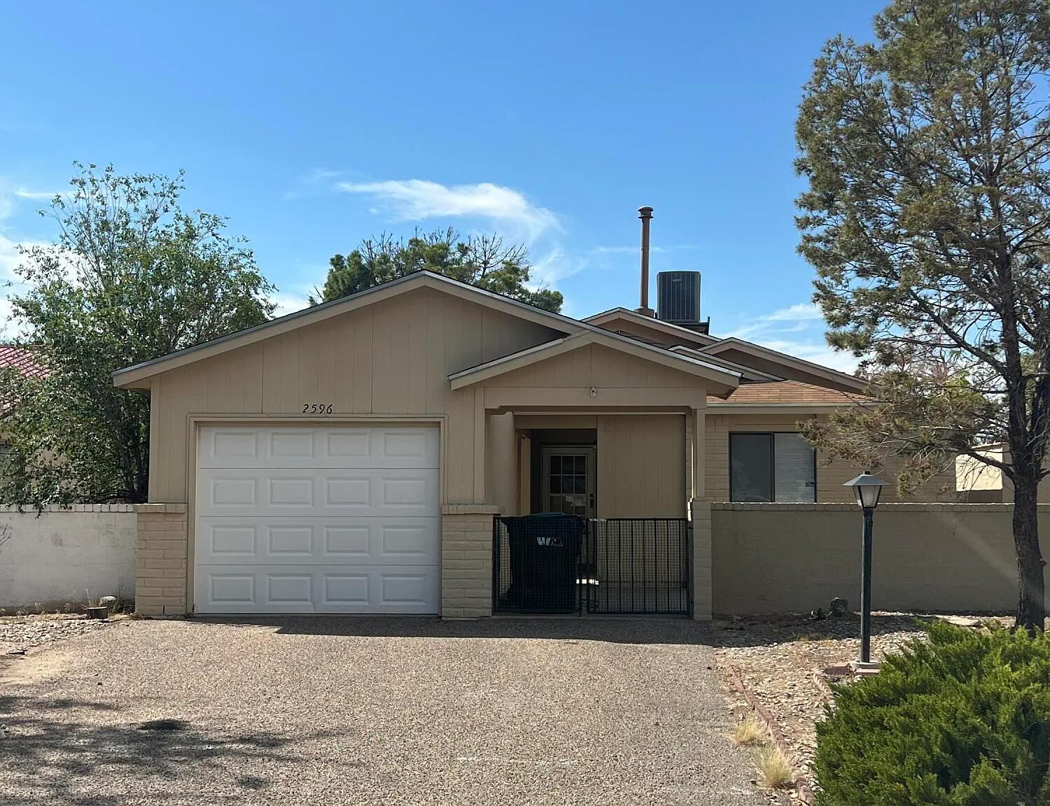 2 bed, 2.0 bath, 970 sqft, $1,750 — Photo 1