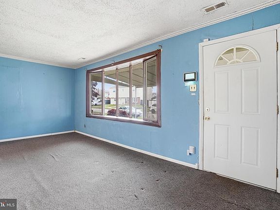 4th image of 3824 Kingston Way