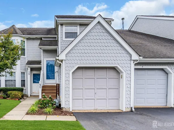40 Poplar Pl, Freehold, NJ 07728