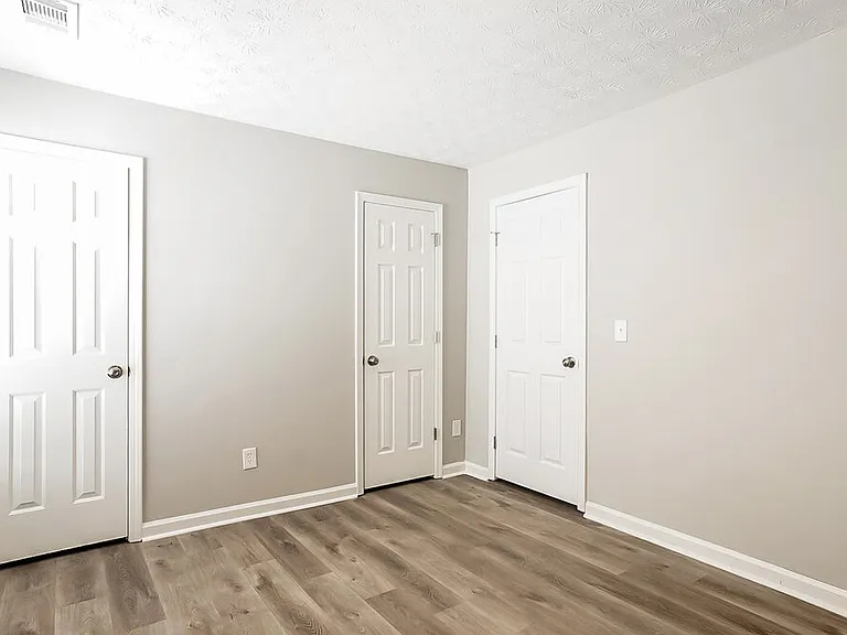 444 Village Bluff Dr — Photo 16