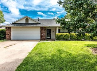 3004 N Quartz Dr, Fayetteville, AR 72704