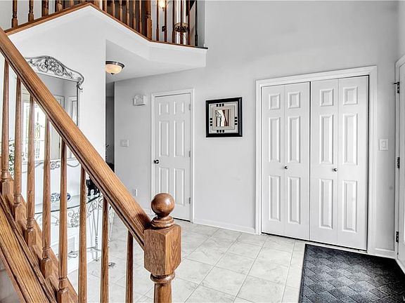 3rd image of 309 White Oak Ln