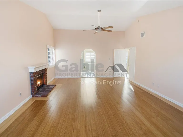 25344 Irving Ln — Photo 13