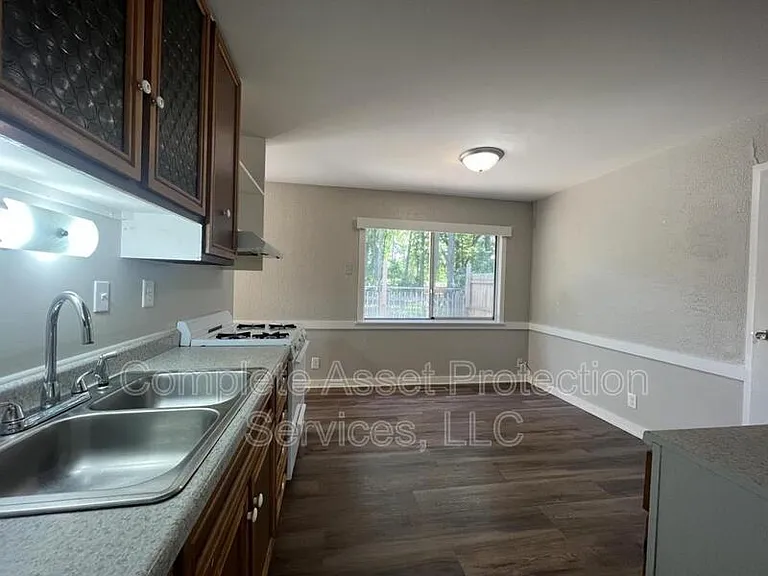 904 Tall Timber Dr — Photo 3