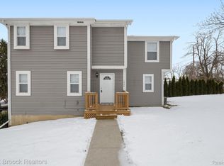 1060 Oregon Blvd, Waterford, MI 48327