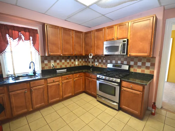 572 E 25th St #Q, Paterson, NJ 07514