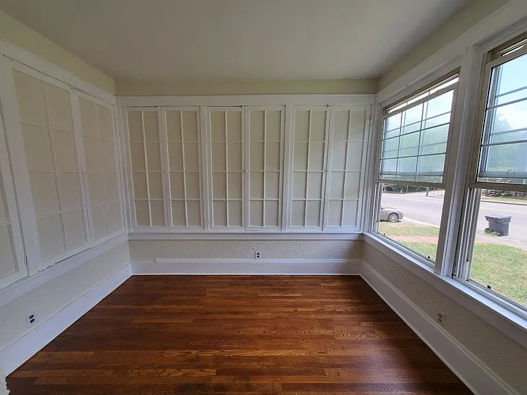 1209 Windsor Ave #1 — Photo 4
