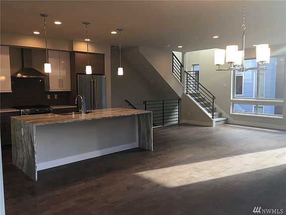 4th image of 16338 NE 12th Pl