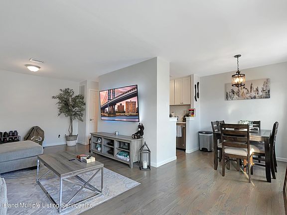 2nd image of 149 Cortelyou Ave