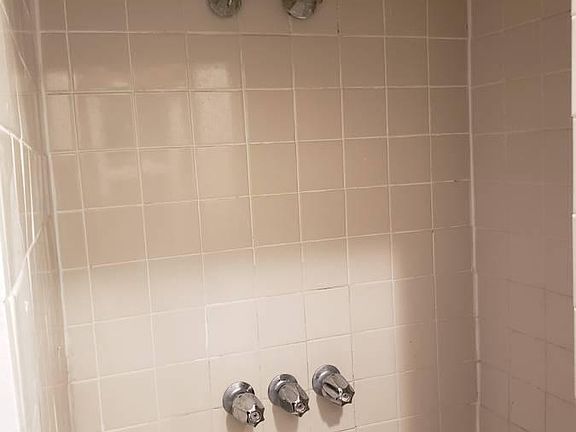 Stand-up shower (no tub)