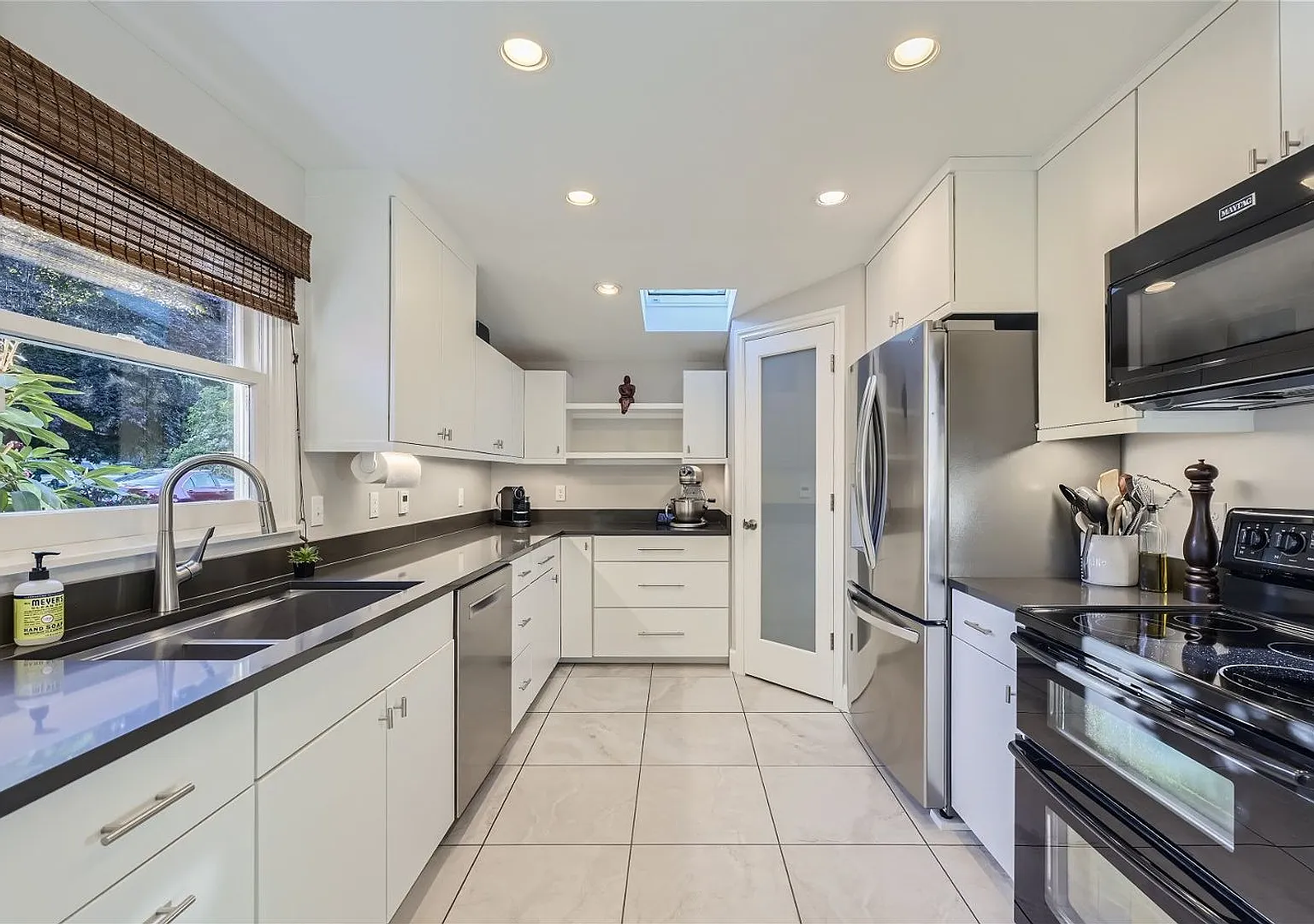 One Month Free! Remodeled 4br Bryant Home | Huge Deck | Private Backyard — Photo 2