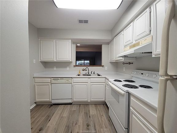 5th image of 2505 Longmire Dr