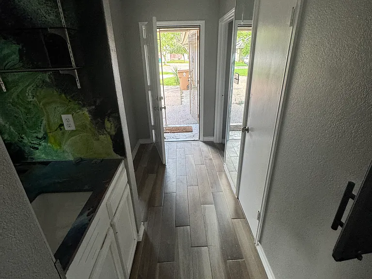 5202 Edinburg Cir — Photo 6